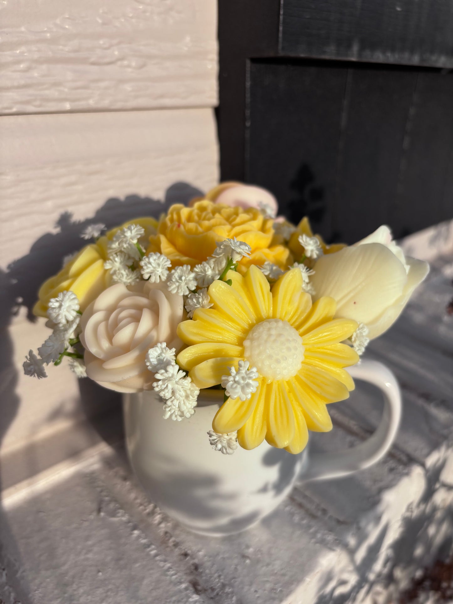 Yellow and White Soy Wax Flower Bouquet in Mug | Peony & Daisy Wax Melts (Copy)