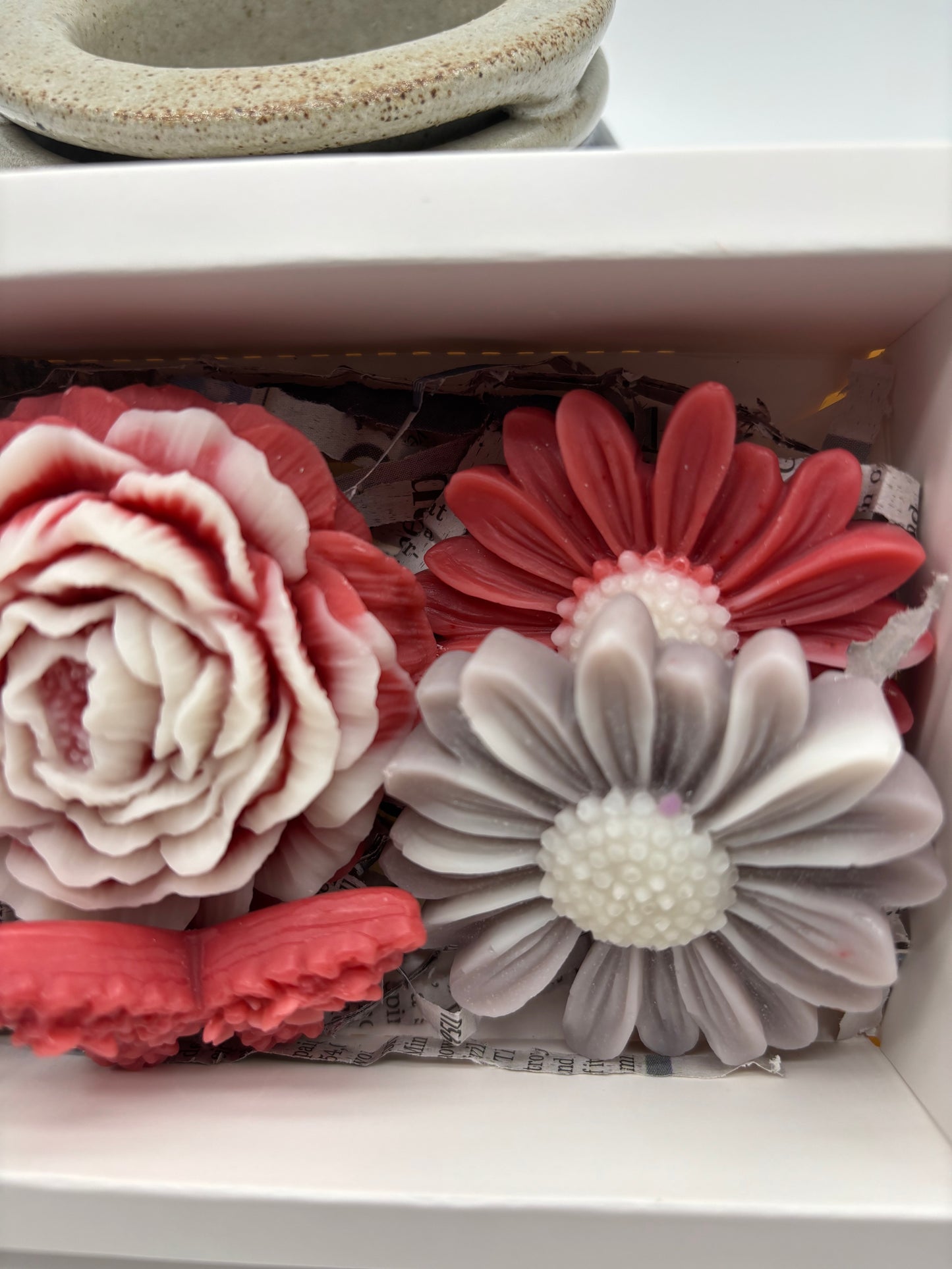 Floral Wax Melt Gift Set – Red and Gray- Handcrafted Soy Wax Flowers