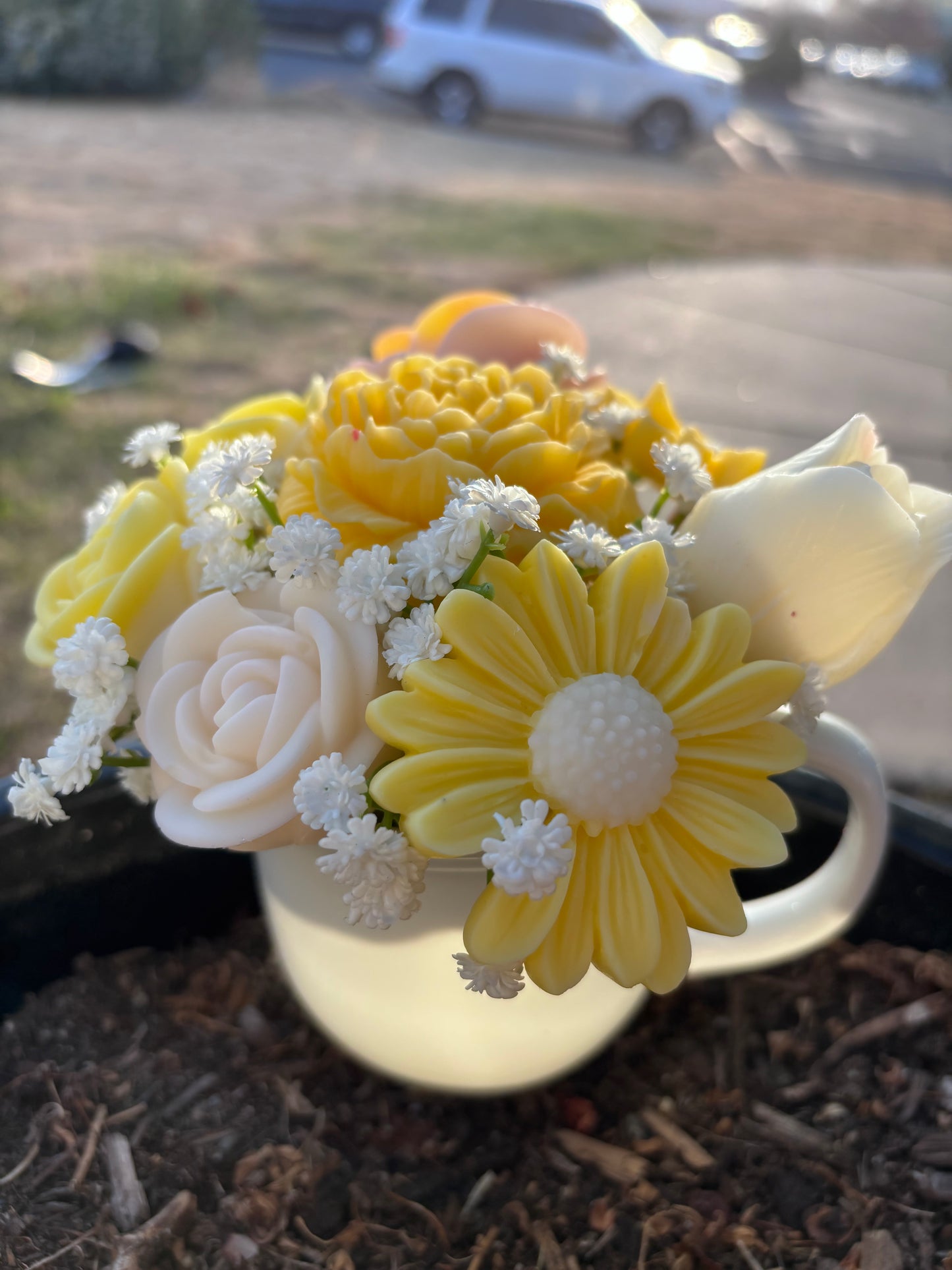 Yellow and White Soy Wax Flower Bouquet in Mug | Peony & Daisy Wax Melts (Copy)